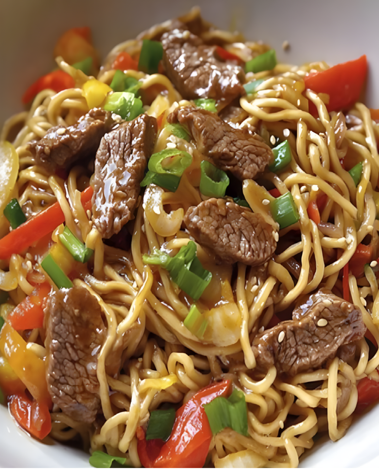🍜 Smażone tagliatelle z wołowiną i chrupiącymi warzywami