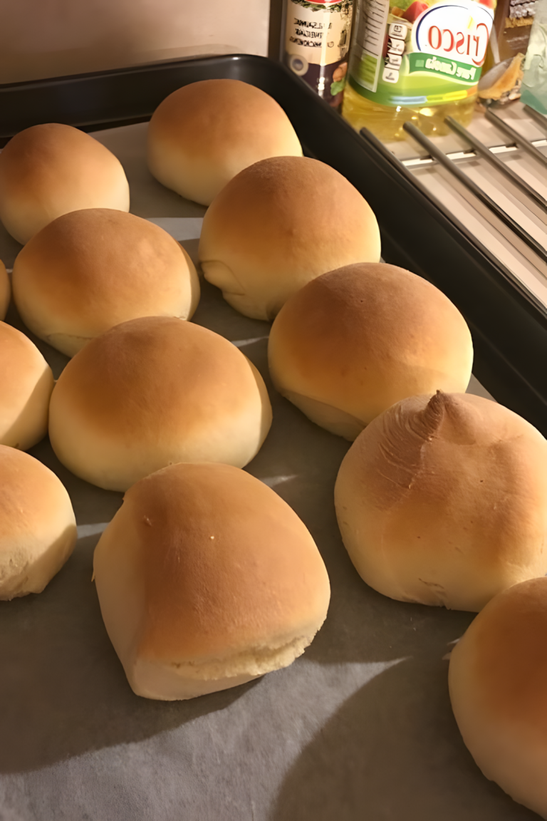 🥖 Miękkie Bułeczki Mleczne – Domowy Przepis
