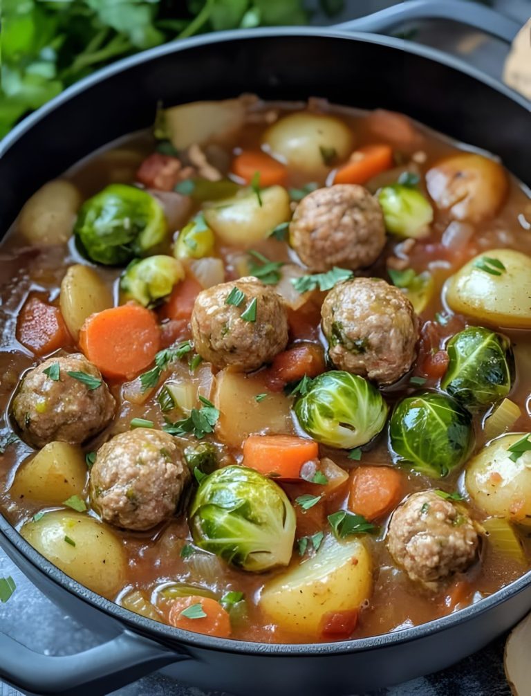🥘 Gulasz z brukselką i pulpecikami – Rozgrzewający i pełen smaku! 💚